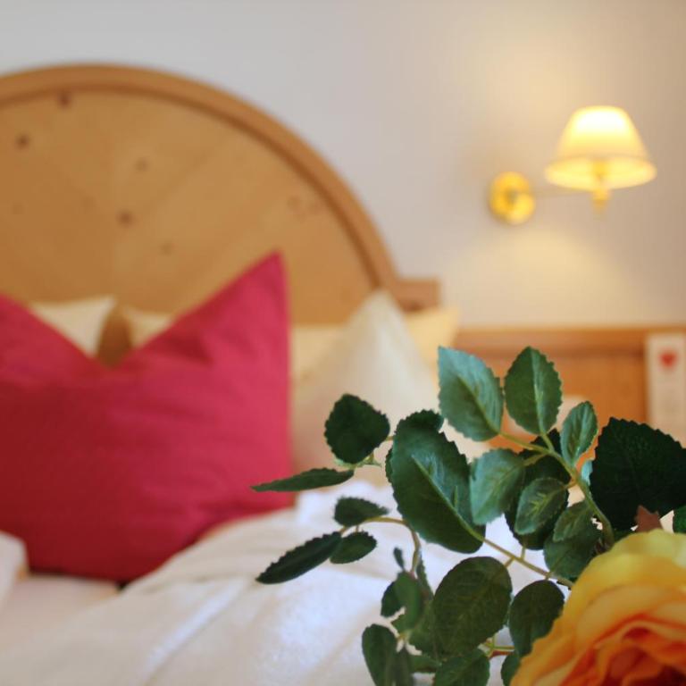 Landhotel Berghof - Doppelzimmer mit Balkon - 4