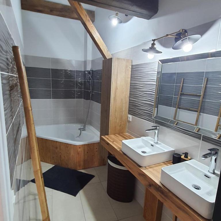 Beau T4 au cœur du centre ville - Three-Bedroom Apartment - 18