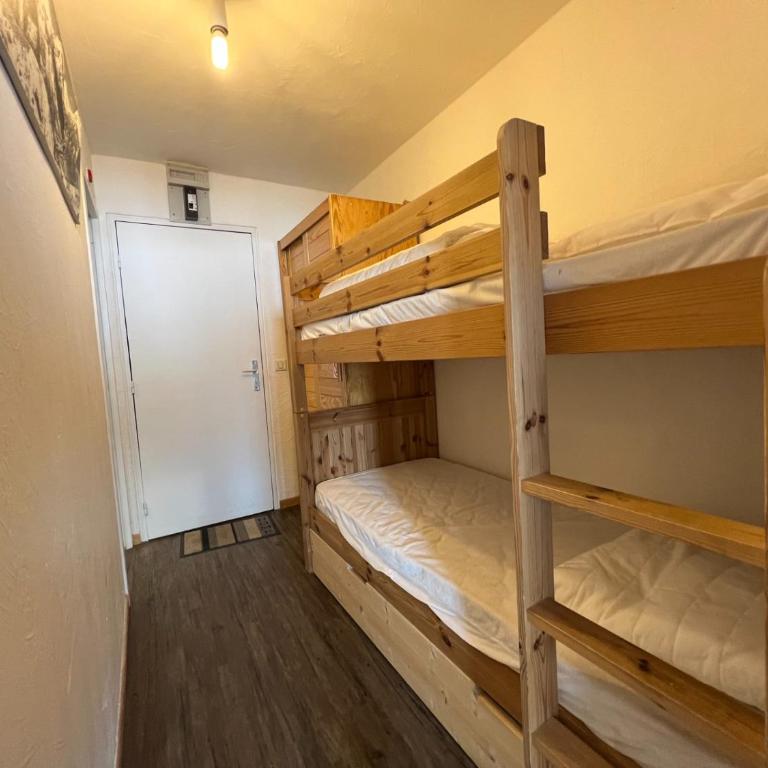 Appartement 6 places, superbe vue face à la montagne, 50m des pistes - Appartamento con 2 Camere da Letto - 5