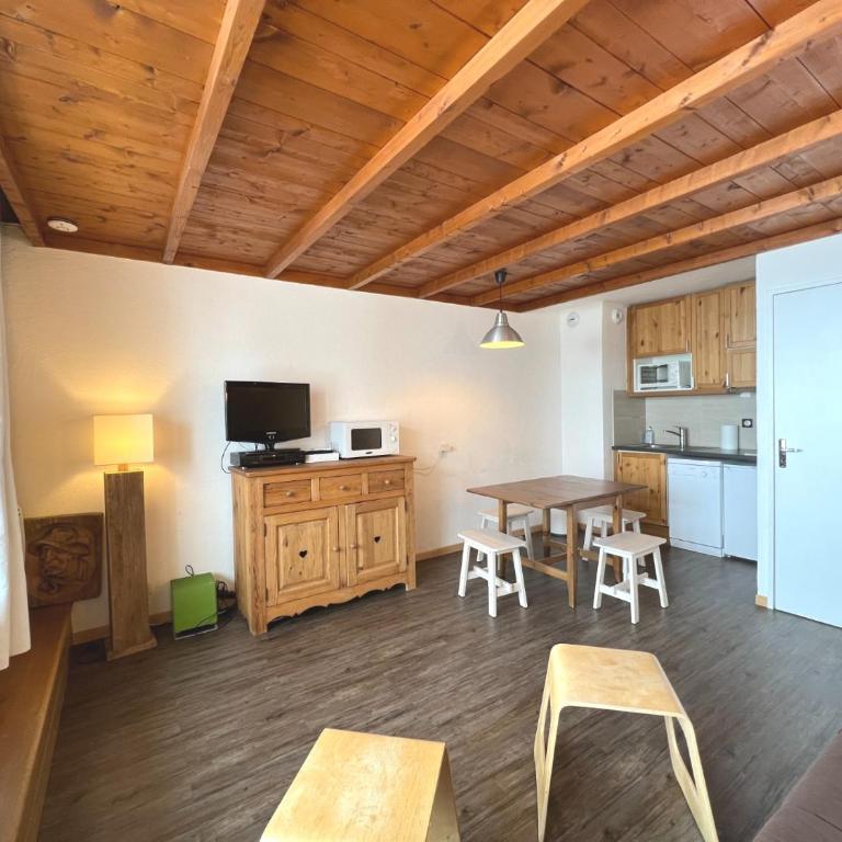 Appartement 6 places, superbe vue face à la montagne, 50m des pistes - Appartamento con 2 Camere da Letto - 8
