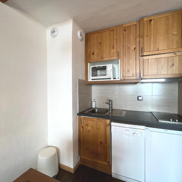 Appartement 6 places, superbe vue face à la montagne, 50m des pistes - Appartamento con 2 Camere da Letto - 10