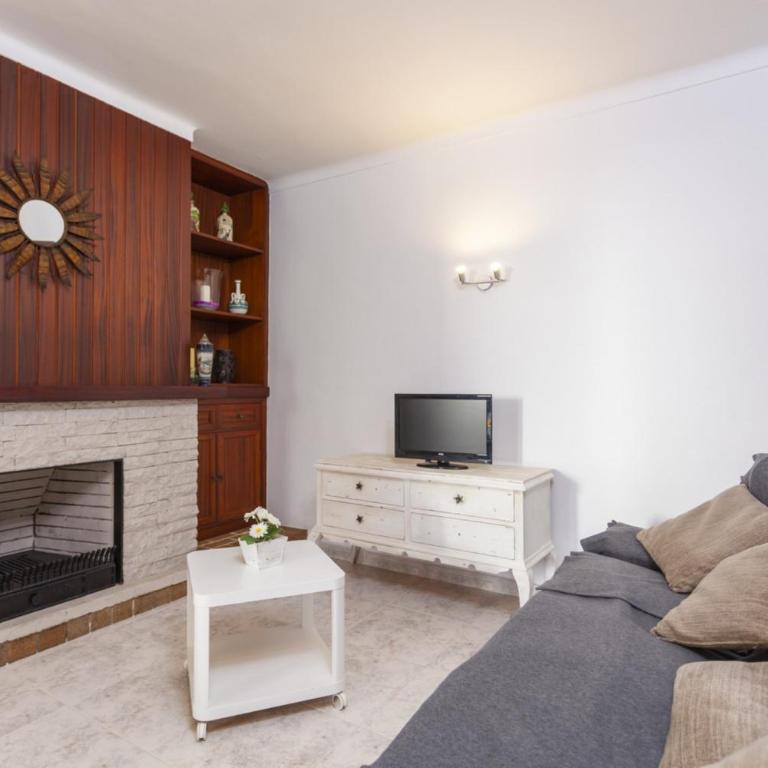 YourHouse Casa Suiza - Three-Bedroom Apartment - 6