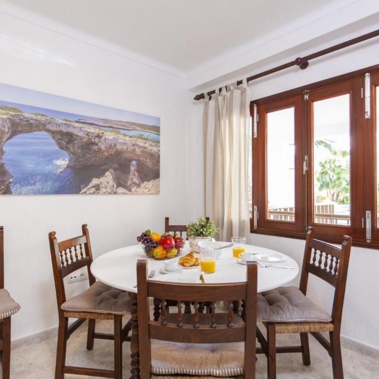YourHouse Casa Suiza - Three-Bedroom Apartment - 7