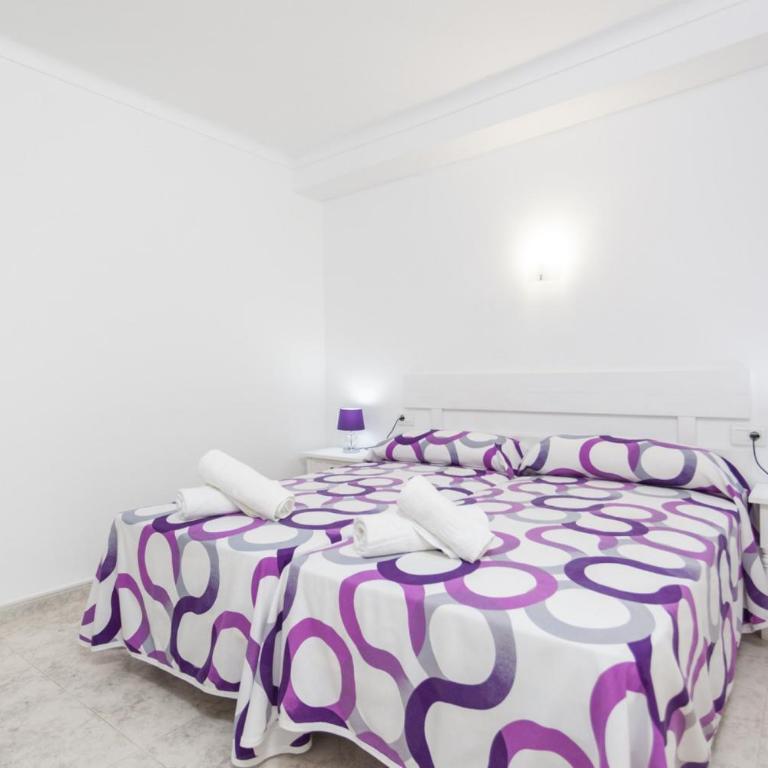 YourHouse Casa Suiza - Three-Bedroom Apartment - 9