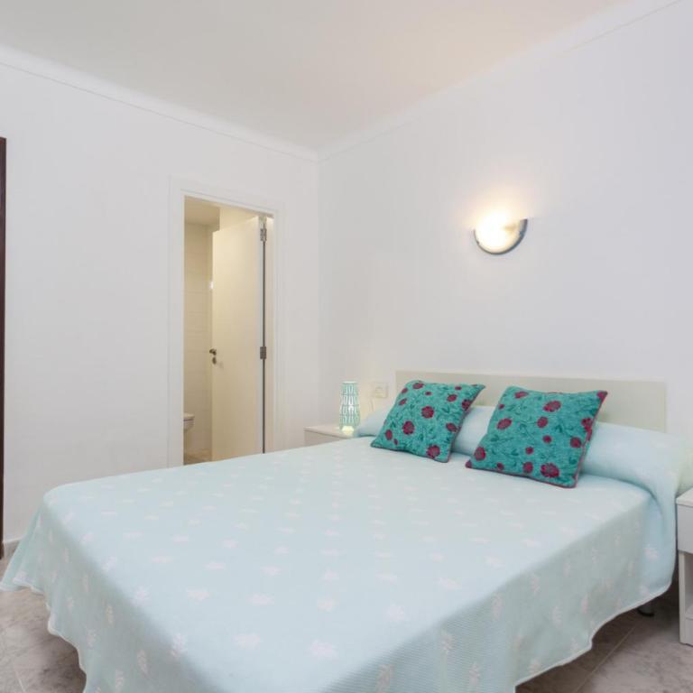 YourHouse Casa Suiza - Three-Bedroom Apartment - 10