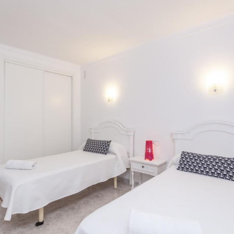 YourHouse Casa Suiza - Three-Bedroom Apartment - 14