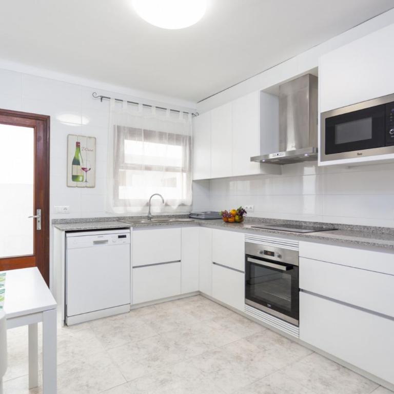 YourHouse Casa Suiza - Three-Bedroom Apartment - 15