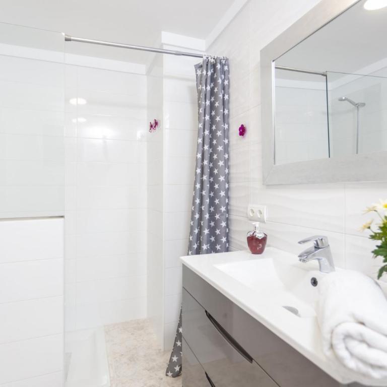 YourHouse Casa Suiza - Three-Bedroom Apartment - 16