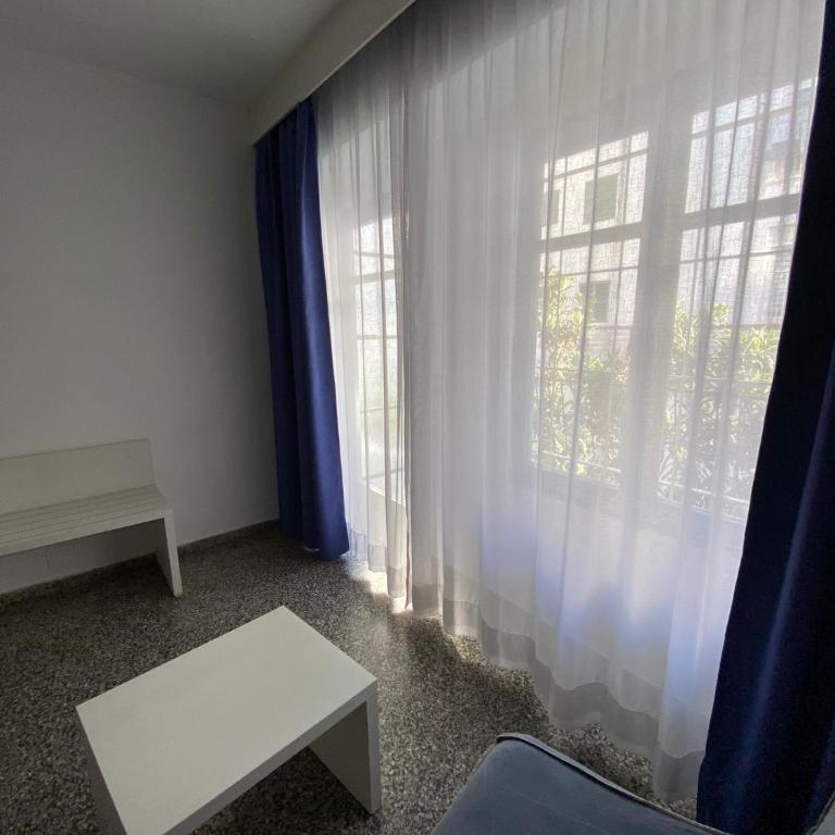 Hostal Pitiusa - Habitación Doble con baño privado - 2 camas - 14