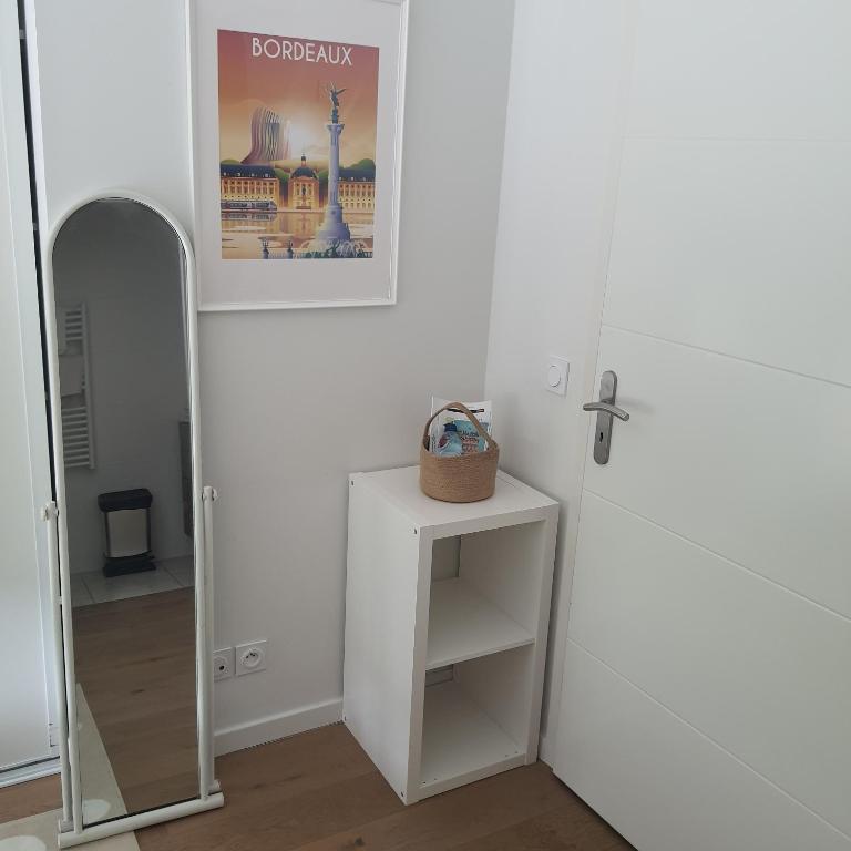 Jolie suite parentale, chambre et salle d'eau, avec son coin de verdure à 5 minutes à pied du centre ville - Chambre Double avec Salle de Bains Privative - 12