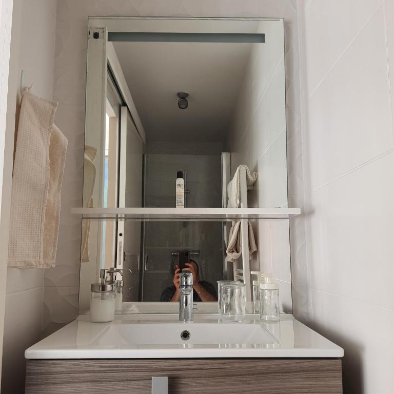 Jolie suite parentale, chambre et salle d'eau, avec son coin de verdure à 5 minutes à pied du centre ville - Chambre Double avec Salle de Bains Privative - 13
