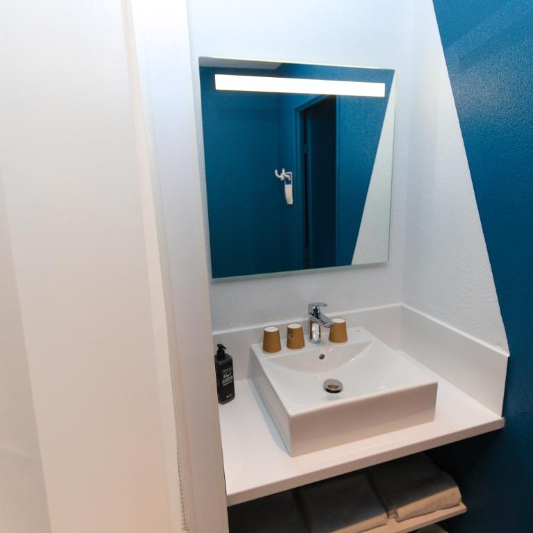 ibis Budget La Teste Bassin d'Arcachon - Chambre Familiale avec 1 Lit Double et 1 Lit Simple - 6