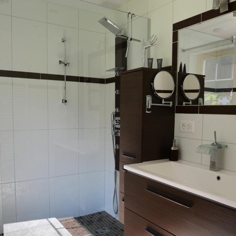 Zillertal Residenz - Three-Bedroom Apartment - 55