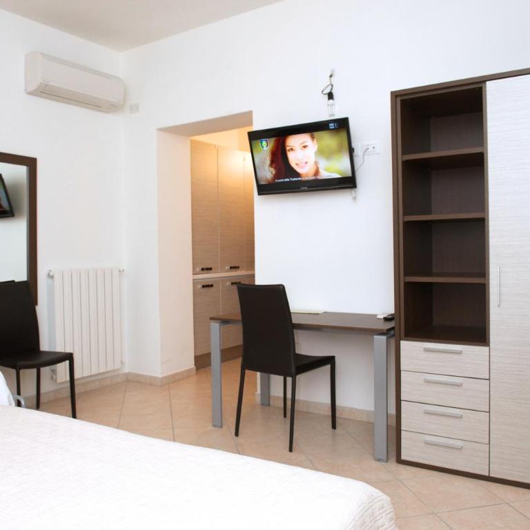 Domo - Guest-House Il Nespolo Fiorito - Double Room with Private External Bathroom - 1