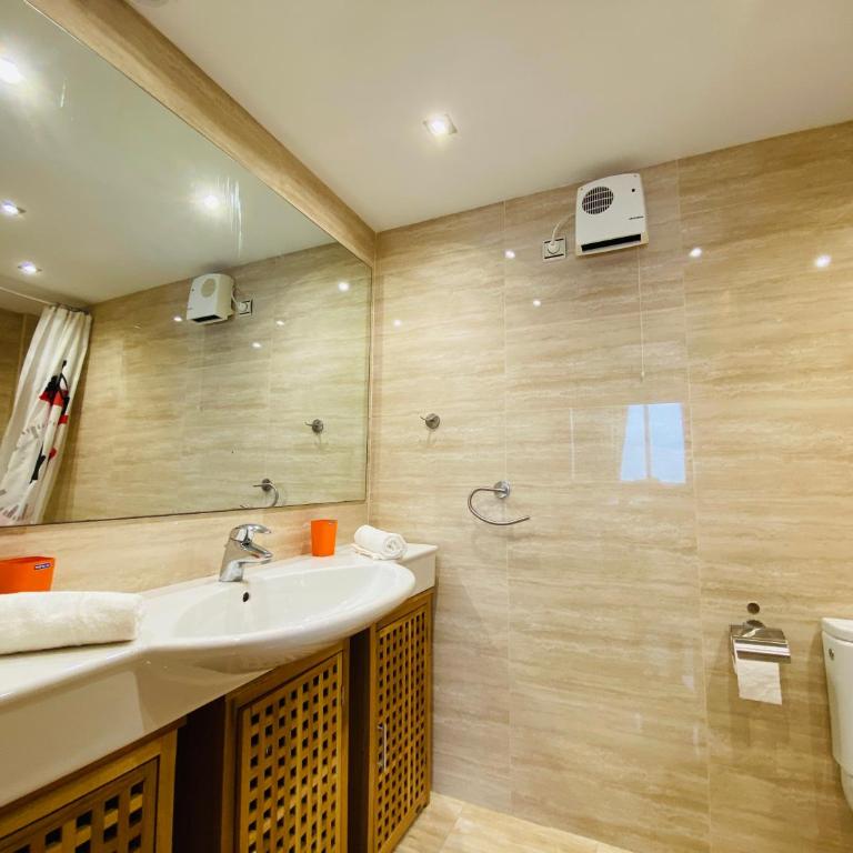 Ático Augusta - Two-Bedroom Apartment - 26