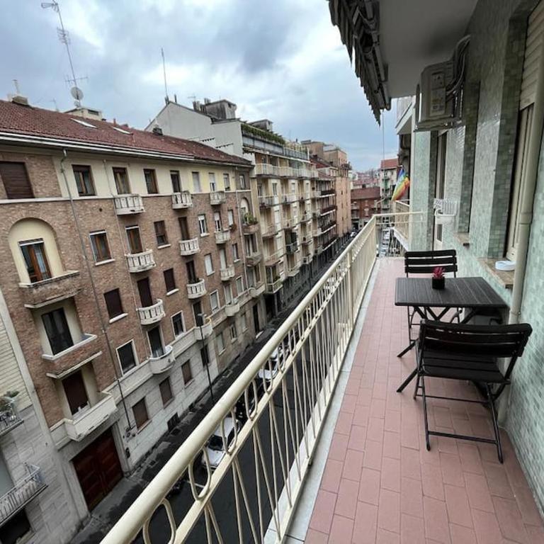 ATTICO BRICCARELLO -Intero Appartamento- Elegant Suite with FREE WIFI, near Inalpi Arena and Sporting Club Torino-Olimpyc Stadium - Appartamento con 1 Camera da Letto - 40
