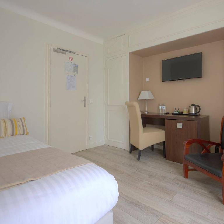 Hôtel La Hoirie - Chambre Triple Premium Tradition - 8