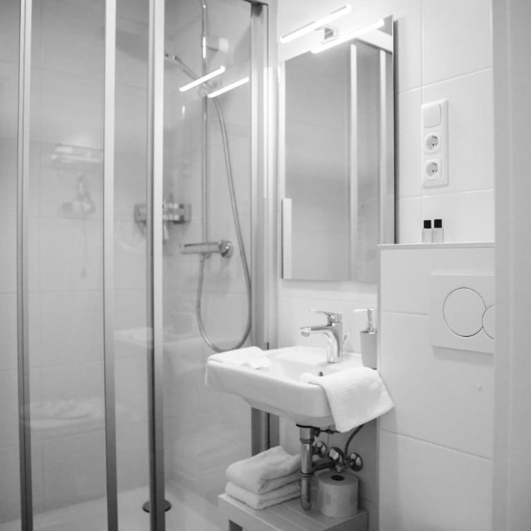 Nefer, Haus - Doppelzimmer mit Dusche - 7