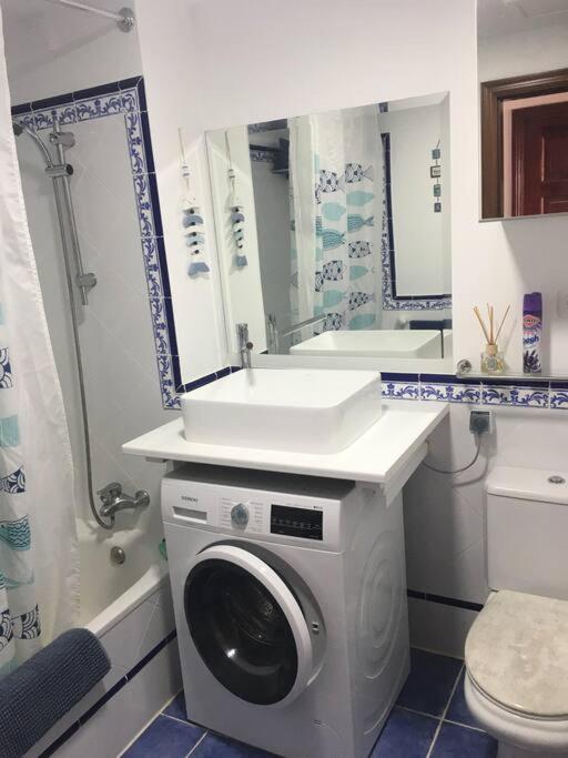 *1 bed apt, fibre, 200mt beach, 2 mins bars/shops* - Apartamento de 1 dormitorio - 8