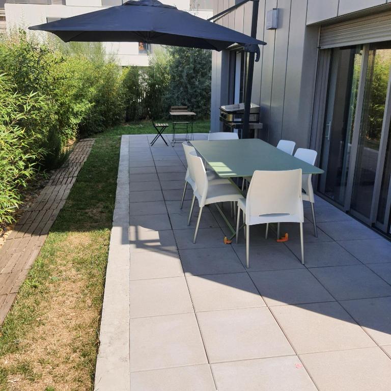 Jolie suite parentale, chambre et salle d'eau, avec son coin de verdure à 5 minutes à pied du centre ville - Chambre Double avec Salle de Bains Privative - 23
