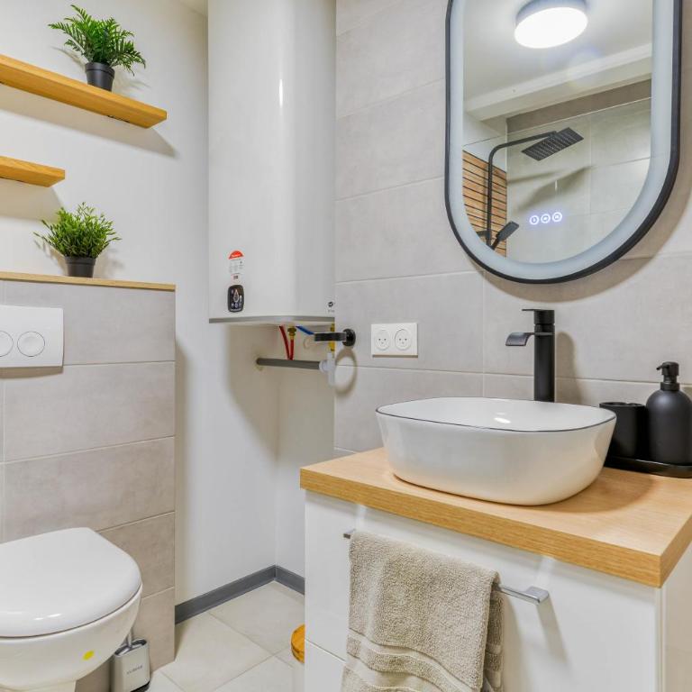 EDEN SUITE - Jacuzzi - Parking - Clim by Narbana - One-Bedroom Apartment - 18