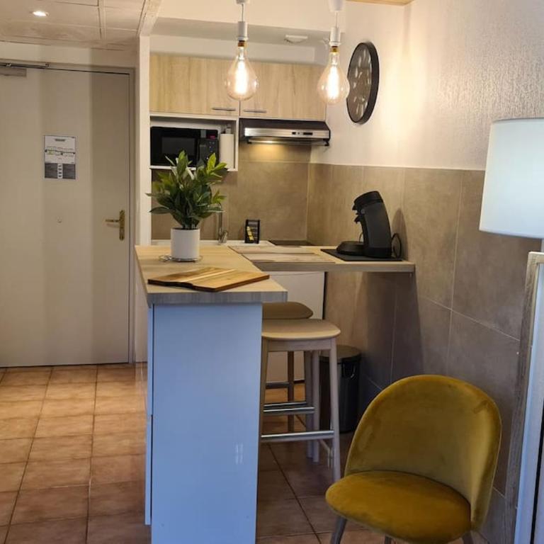Studio meublé en face du golf côté piscine - Appartement 1 Chambre - 14