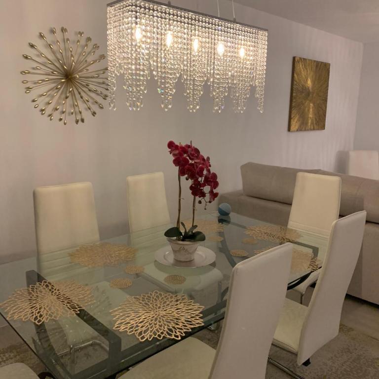 CASA CASU NEW STUNNING 3 BED RAISED GROUND FLOOR APARTMENT & HUGE BALCONY WITH SEA POOL & MOUNTAIN VIEW INDOOR & OUTDOOR SWIMMING POOLS & GYM WALKING DISTANCE TO BEACH PORT Estepona TRAVELLER AWARD 2023 - Three-Bedroom Apartment - 61