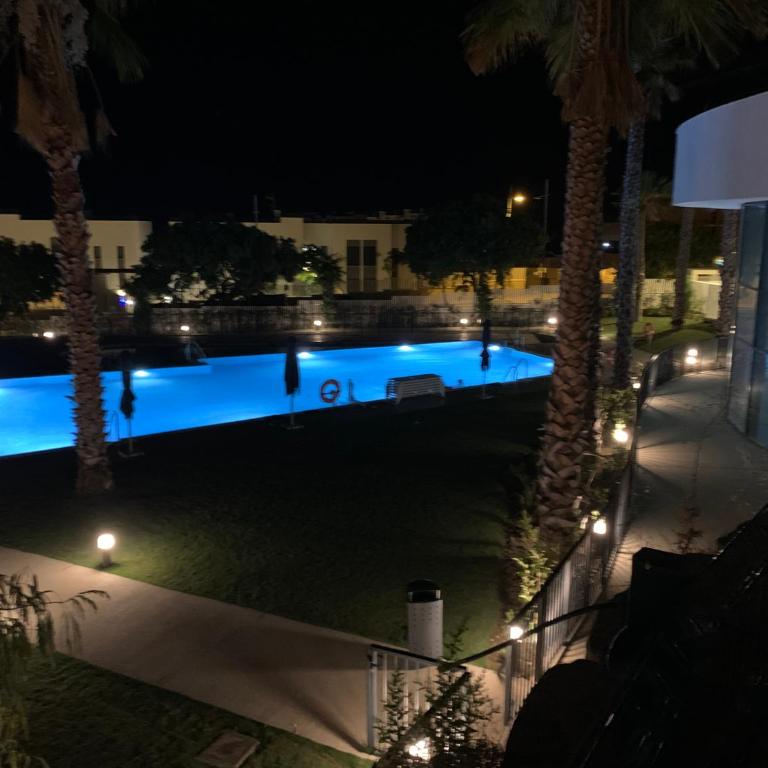 CASA CASU NEW STUNNING 3 BED RAISED GROUND FLOOR APARTMENT & HUGE BALCONY WITH SEA POOL & MOUNTAIN VIEW INDOOR & OUTDOOR SWIMMING POOLS & GYM WALKING DISTANCE TO BEACH PORT Estepona TRAVELLER AWARD 2023 - Three-Bedroom Apartment - 11