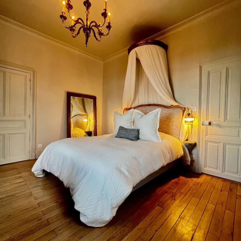 Maison Loire - Chambre Lit Queen-Size - Vue sur Jardin - 4