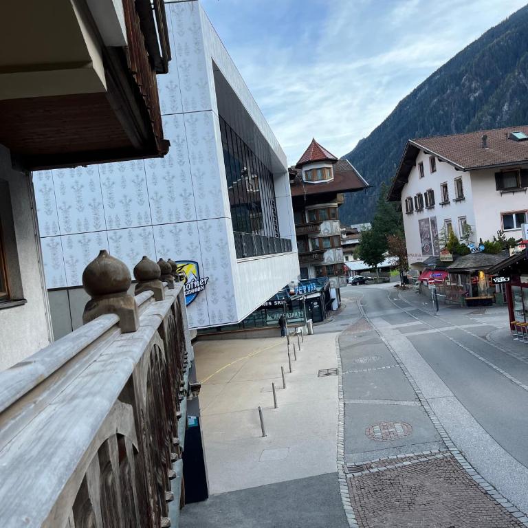 Center Rooms & Apartments - Einzelzimmer mit Balkon - 1
