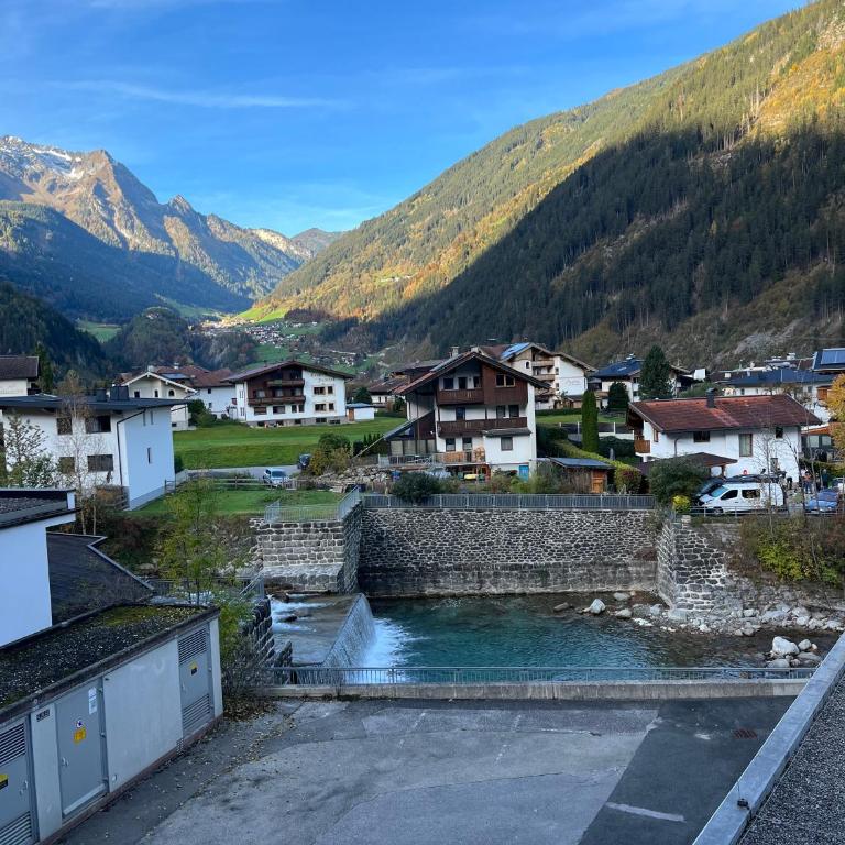 Center Rooms & Apartments - Einzelzimmer mit Bergblick - 1
