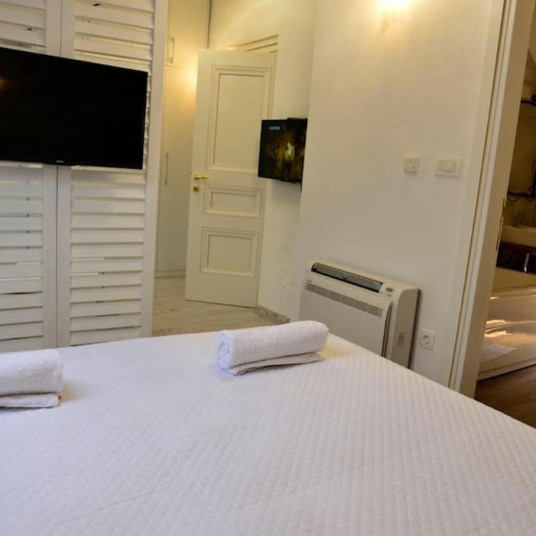 Waterfront Villa in Muo - Three-Bedroom Villa - 23