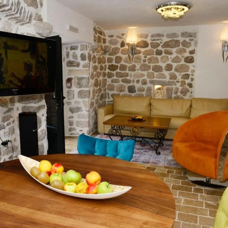 Waterfront Villa in Muo - Three-Bedroom Villa - 13