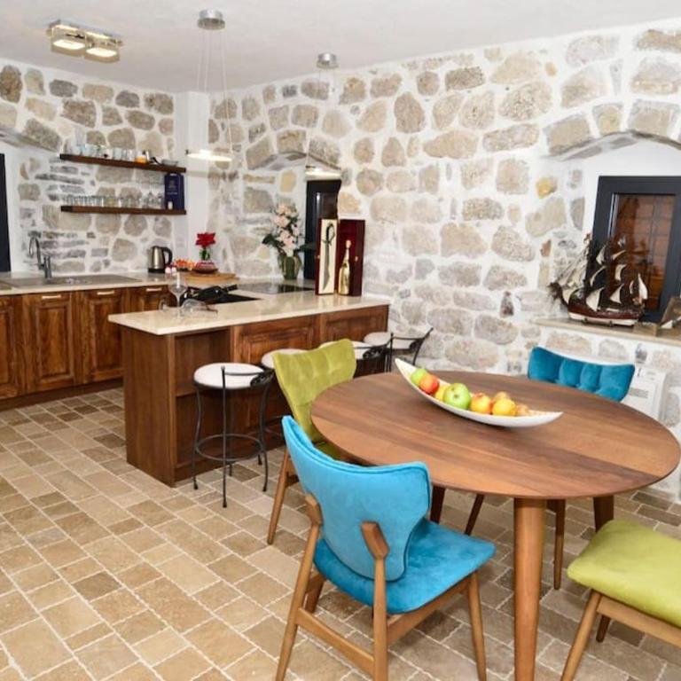Waterfront Villa in Muo - Three-Bedroom Villa - 15