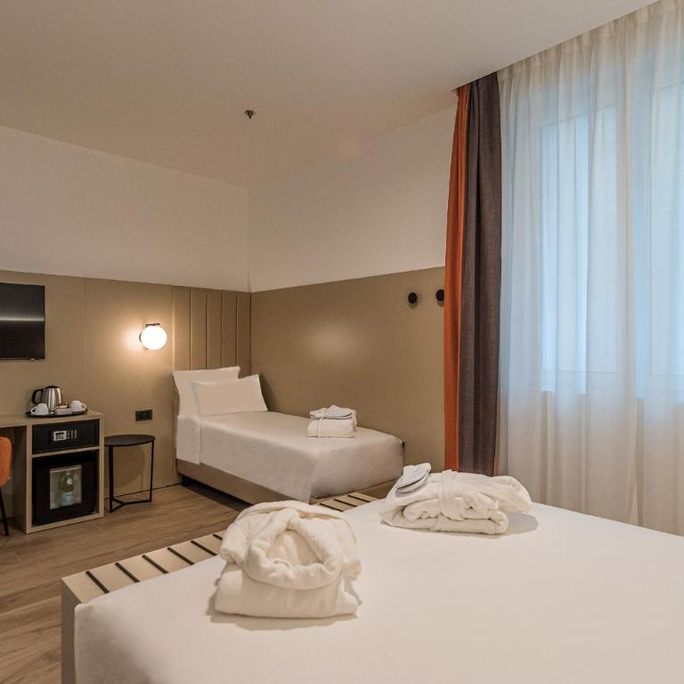 BB Hotels Smarthotel Duomo - Camera Tripla Superior - 21