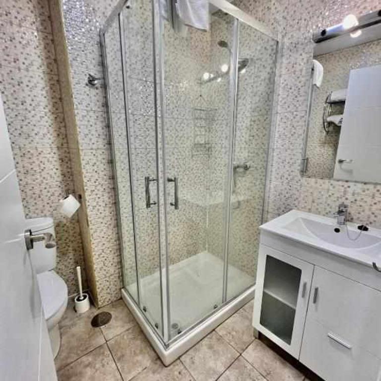 Hostal Viena Plaza Nueva - Quadruple Room - 3
