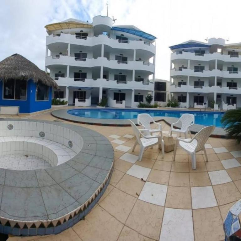 Departamento completo con piscina Tonsupa - Three-Bedroom Apartment - 1