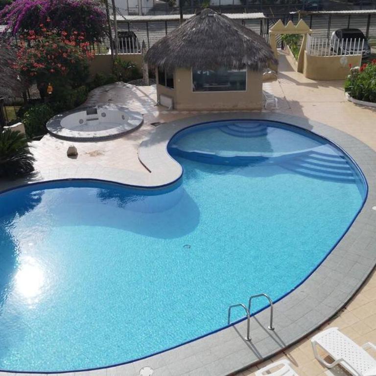 Departamento completo con piscina Tonsupa - Three-Bedroom Apartment - 2