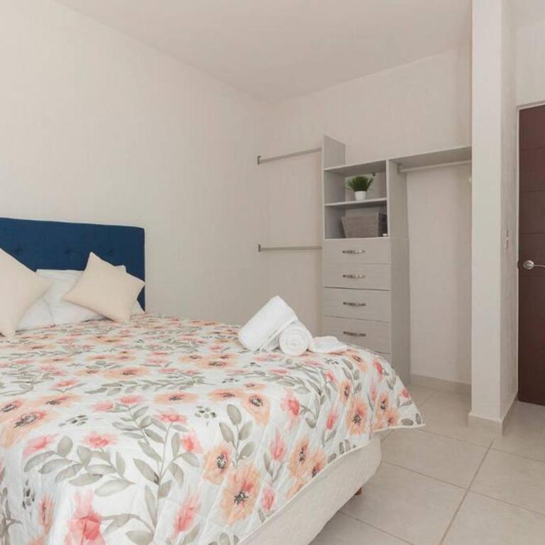 Casa Bella - Three-Bedroom House - 16