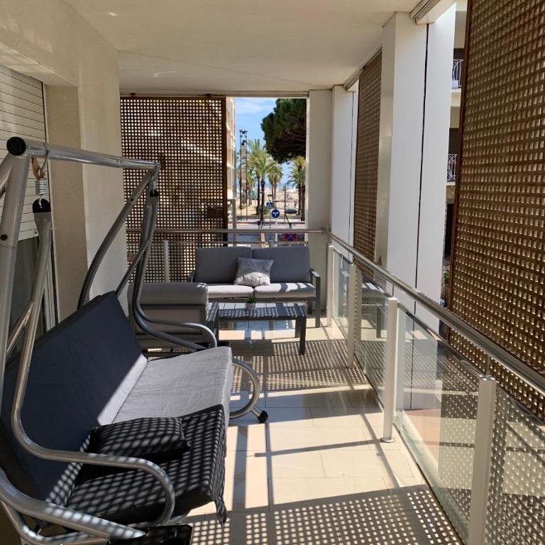 SOLIMAR 10 SALOU Solo FAMILIAS con Parking y piscina - Two-Bedroom Apartment - 48