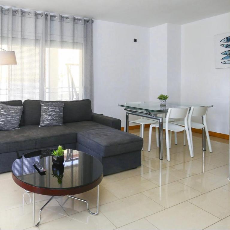 SOLIMAR 10 SALOU Solo FAMILIAS con Parking y piscina - Two-Bedroom Apartment - 68
