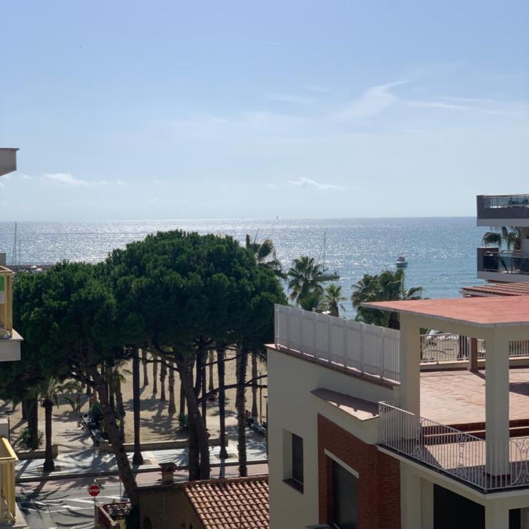 SOLIMAR 10 SALOU Solo FAMILIAS con Parking y piscina - Two-Bedroom Apartment - 72