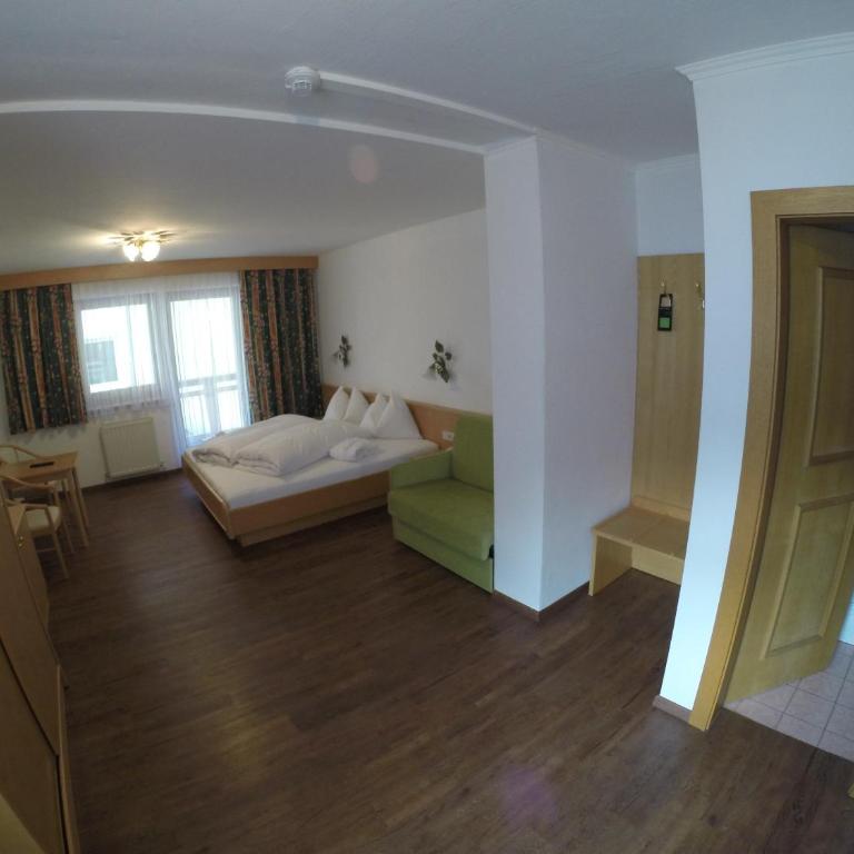 Hotel ALPINA - Standard Family Room - 4
