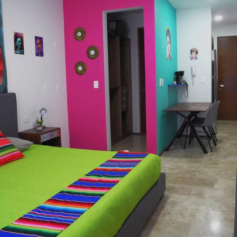 Playa del Carmen Downtown Studio with Rooftop Pool - Walk to 5th Ave & the Beach - Estudio con cama extragrande y sofá cama - 8