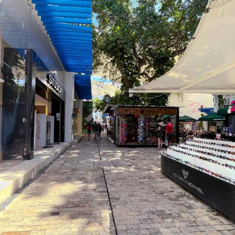 Playa del Carmen Downtown Studio with Rooftop Pool - Walk to 5th Ave & the Beach - Estudio con cama extragrande y sofá cama - 48