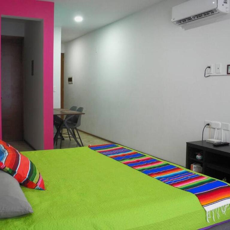 Playa del Carmen Downtown Studio with Rooftop Pool - Walk to 5th Ave & the Beach - Estudio con cama extragrande y sofá cama - 7