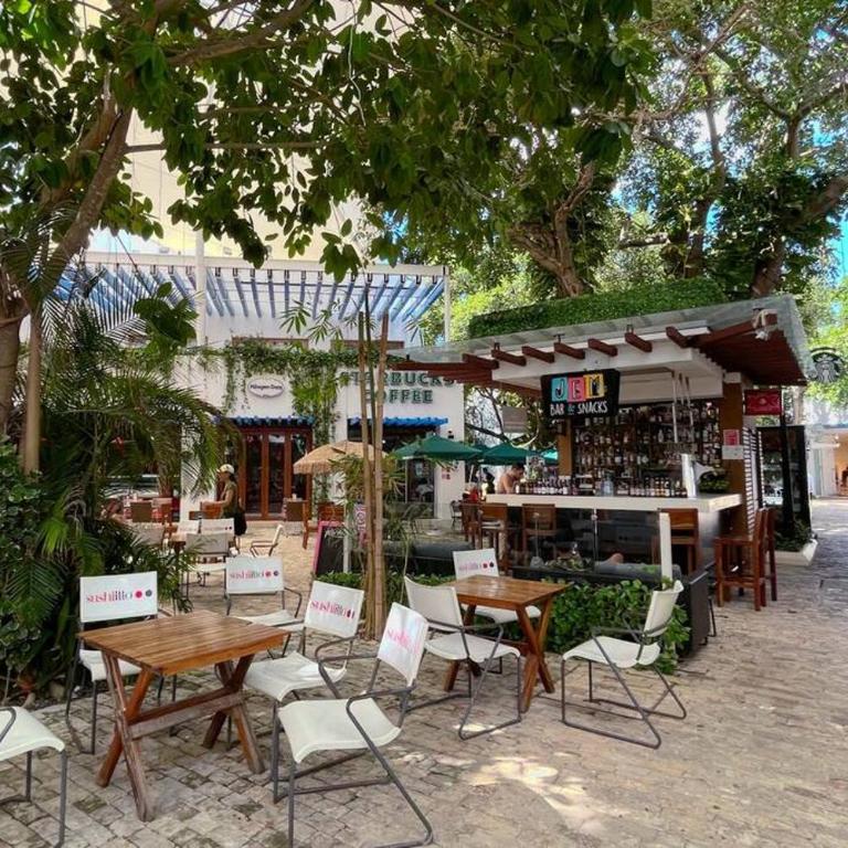 Playa del Carmen Downtown Studio with Rooftop Pool - Walk to 5th Ave & the Beach - Estudio con cama extragrande y sofá cama - 59
