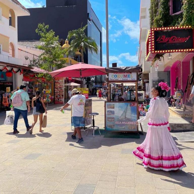 Playa del Carmen Downtown Studio with Rooftop Pool - Walk to 5th Ave & the Beach - Estudio con cama extragrande y sofá cama - 73