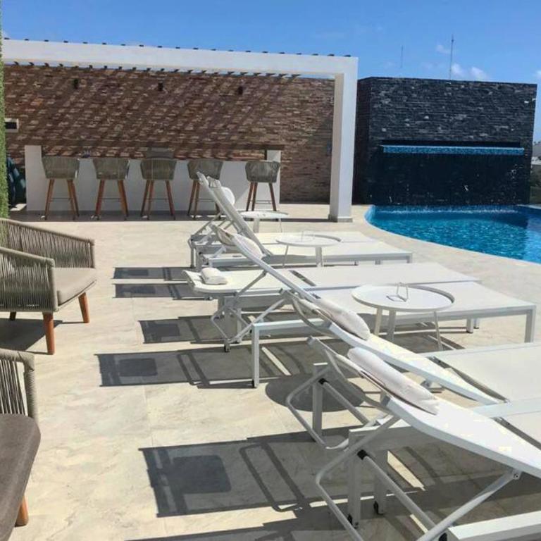 Playa del Carmen Downtown Studio with Rooftop Pool - Walk to 5th Ave & the Beach - Estudio con cama extragrande y sofá cama - 44