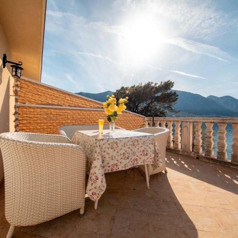 Lovely apartment on the seaside with free Wi-Fi - Apartman sa 1 Spavaćom Sobom - 1
